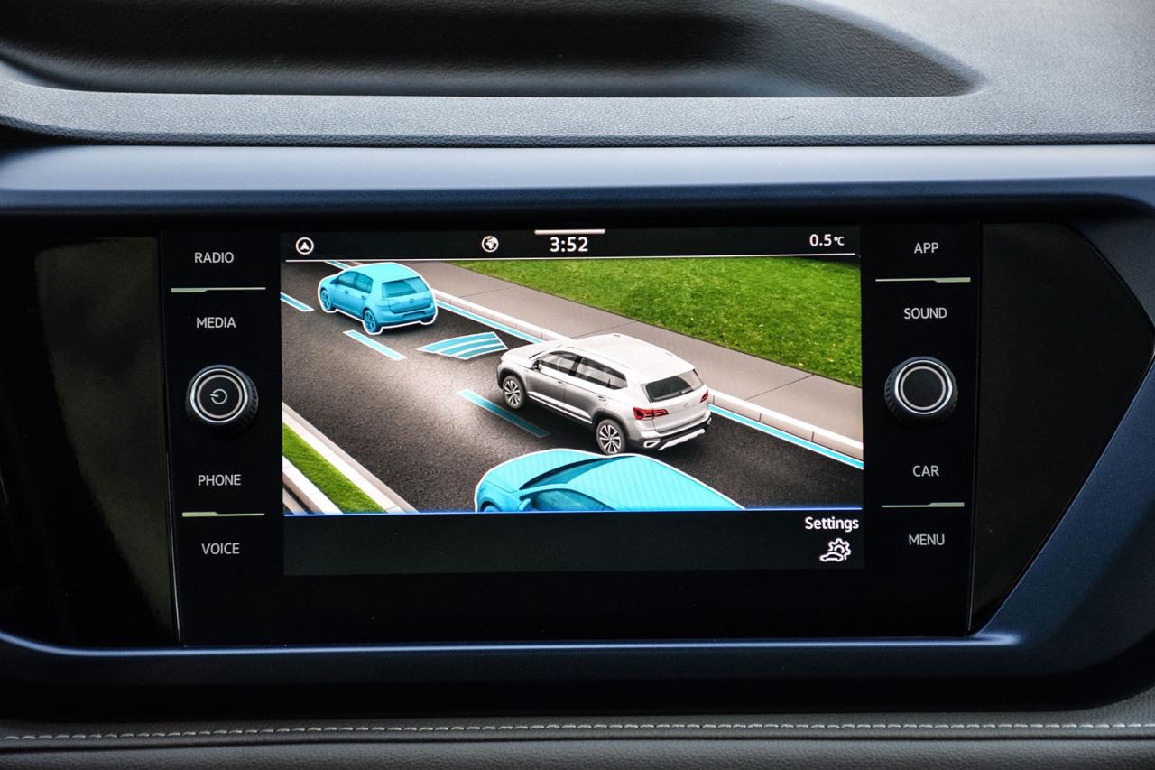 2024 Volkswagen Taos Comfortline NO ACCIDENT PANO ROOF DIGITAL DASH ADA Photo