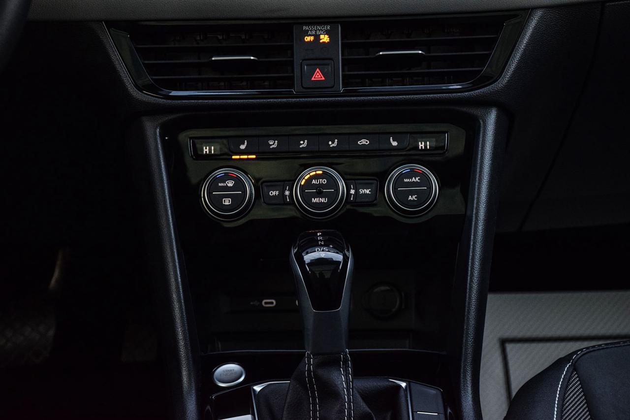 2024 Volkswagen Taos Comfortline NO ACCIDENT PANO ROOF DIGITAL DASH ADA Photo