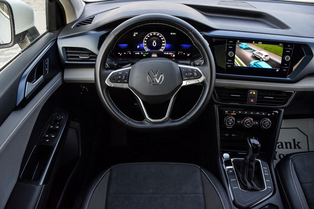 2024 Volkswagen Taos Comfortline NO ACCIDENT PANO ROOF DIGITAL DASH ADA Photo