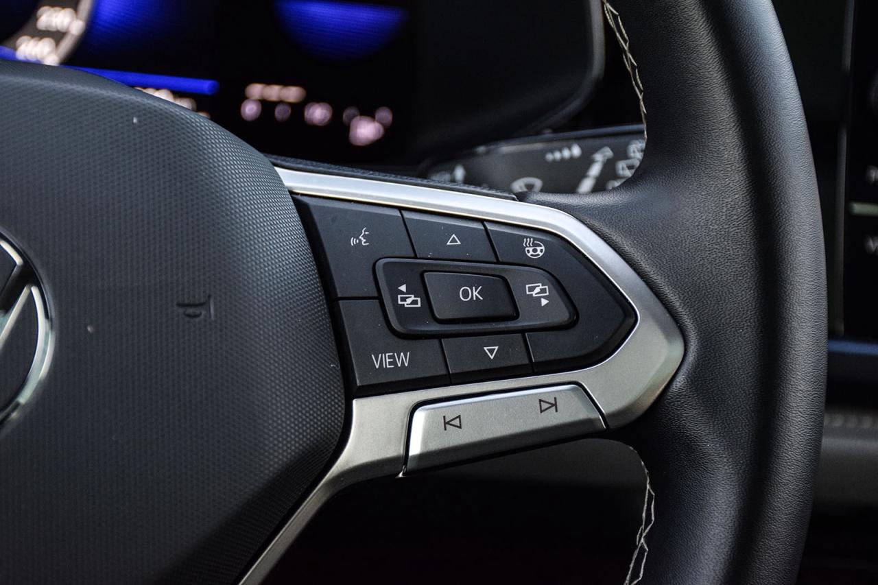 2024 Volkswagen Taos Comfortline NO ACCIDENT PANO ROOF DIGITAL DASH ADA Photo