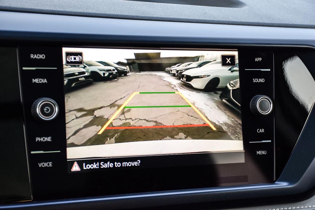 2024 Volkswagen Taos Comfortline NO ACCIDENT PANO ROOF DIGITAL DASH ADA Photo