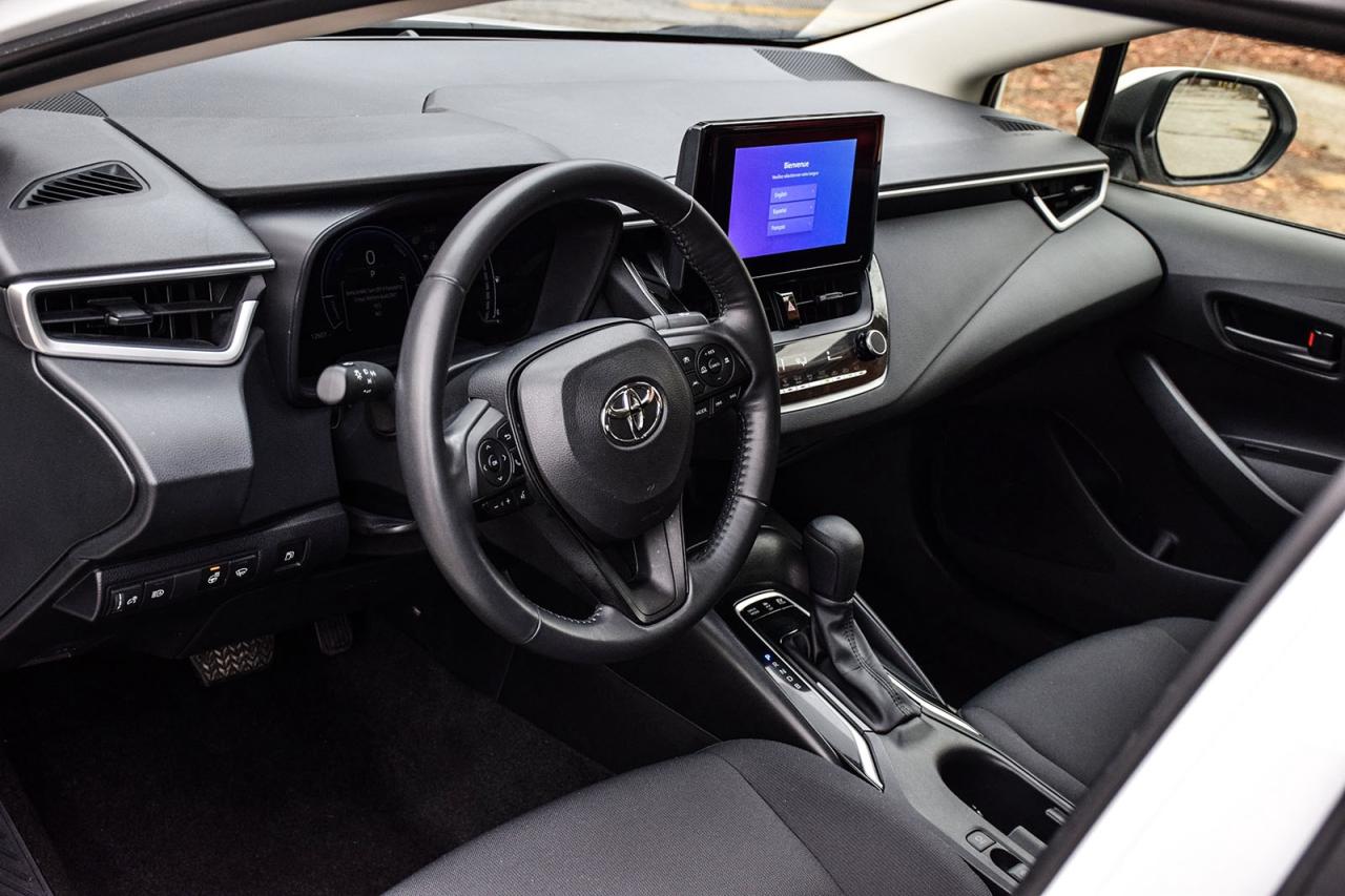 2024 Toyota Corolla Hybrid LE AWD/ NO ACCIDENT / CARPLAY/BSM/HTD SEATS/ALLO Photo