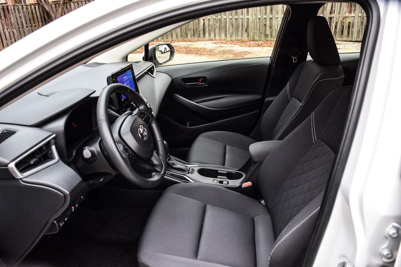 2024 Toyota Corolla Hybrid LE AWD/ NO ACCIDENT / CARPLAY/BSM/HTD SEATS/ALLO Photo