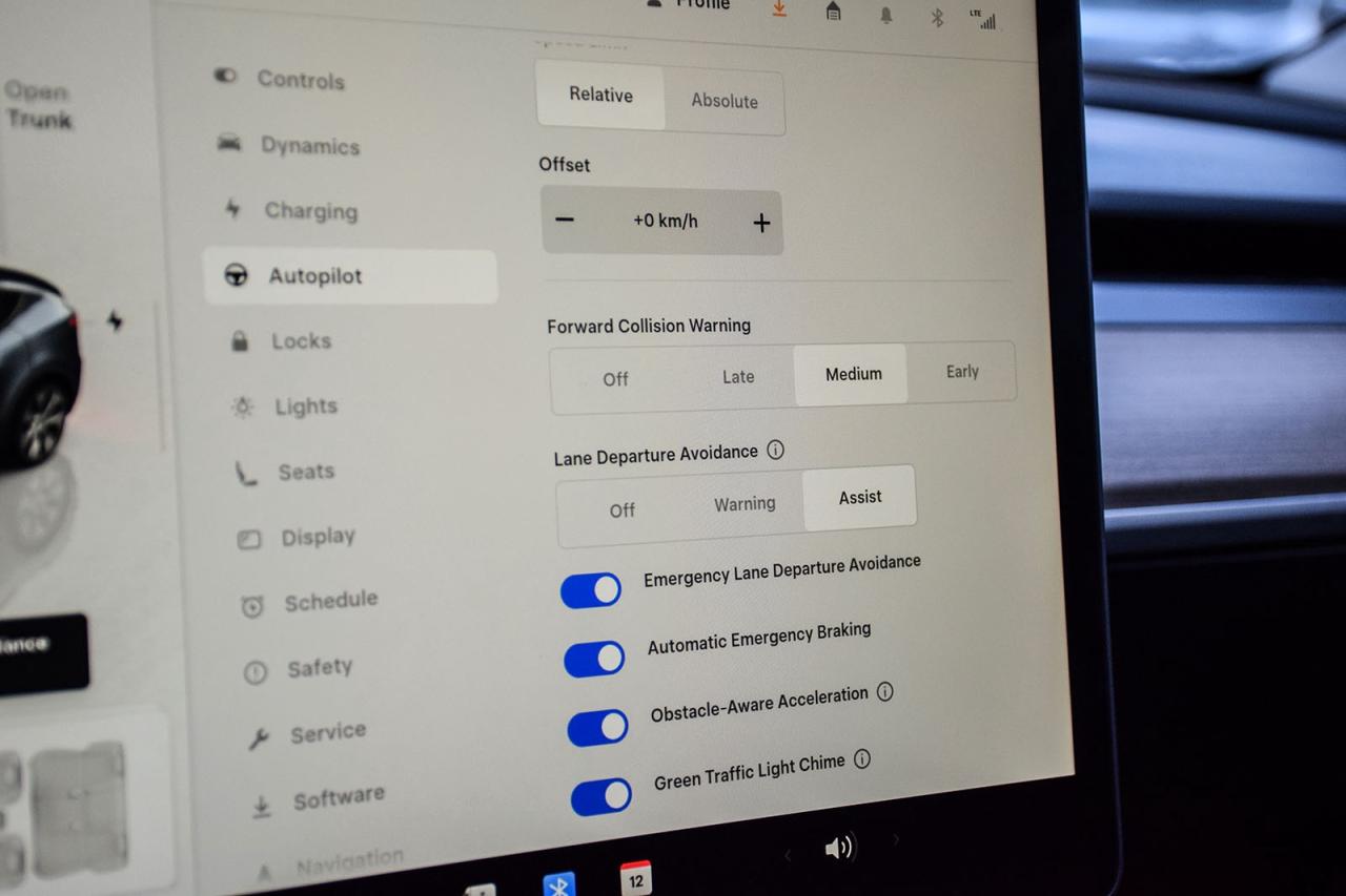 2024 Tesla Model Y STANDARD RANGE NO ACCIDENT AUTOPILOT Photo