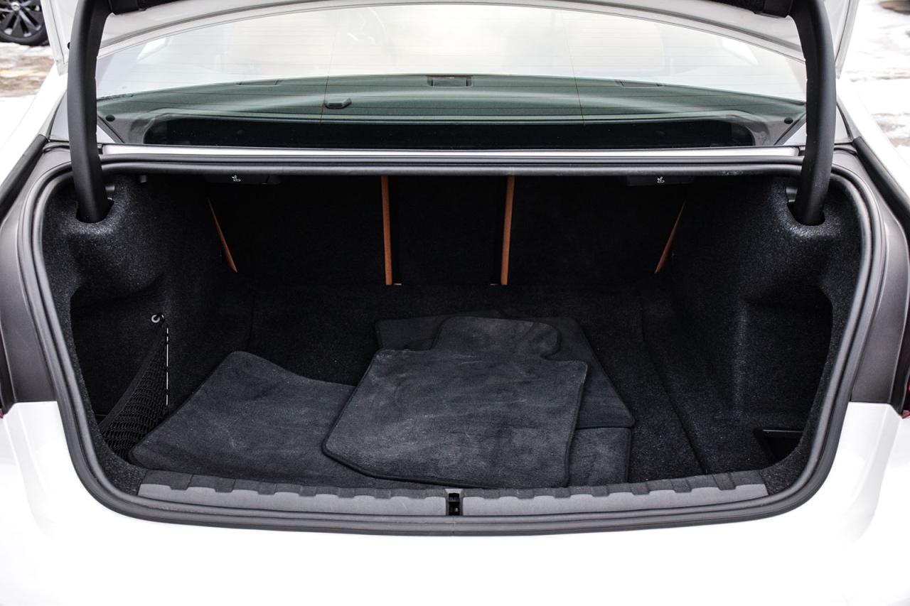 2023 BMW 3 Series 330i xDrive M SPORT NO ACCIDENT DIGITAL DASH Photo