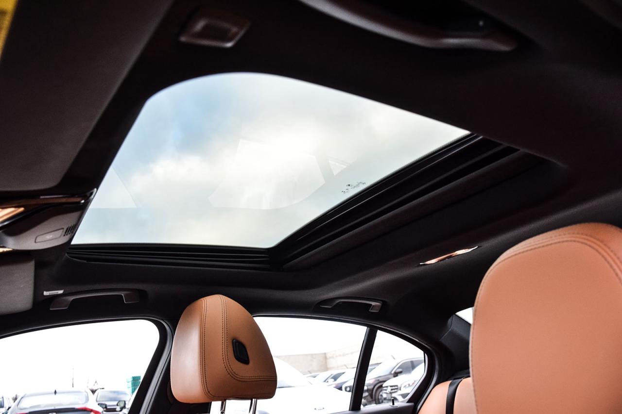 2023 BMW 3 Series 330i xDrive M SPORT NO ACCIDENT DIGITAL DASH Photo