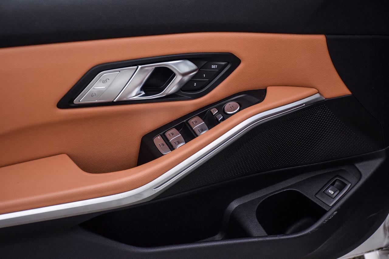 2023 BMW 3 Series 330i xDrive M SPORT NO ACCIDENT DIGITAL DASH Photo