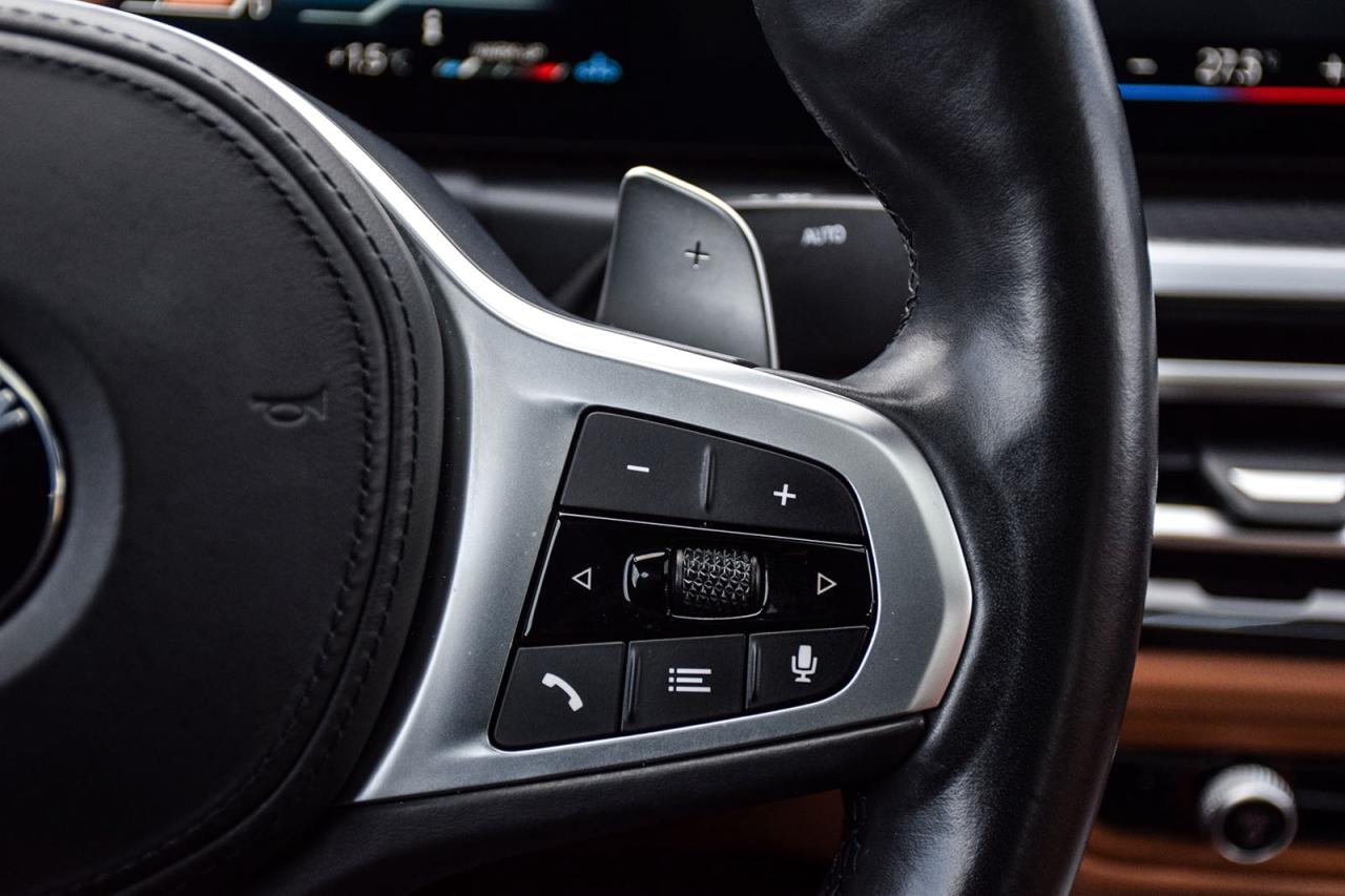 2023 BMW 3 Series 330i xDrive M SPORT NO ACCIDENT DIGITAL DASH Photo