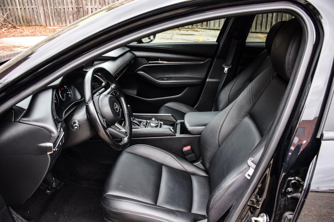 2025 Mazda MAZDA3 GS-L / NO ACCIDENT / SUNROOF / LEATHER/CARPLAY Photo