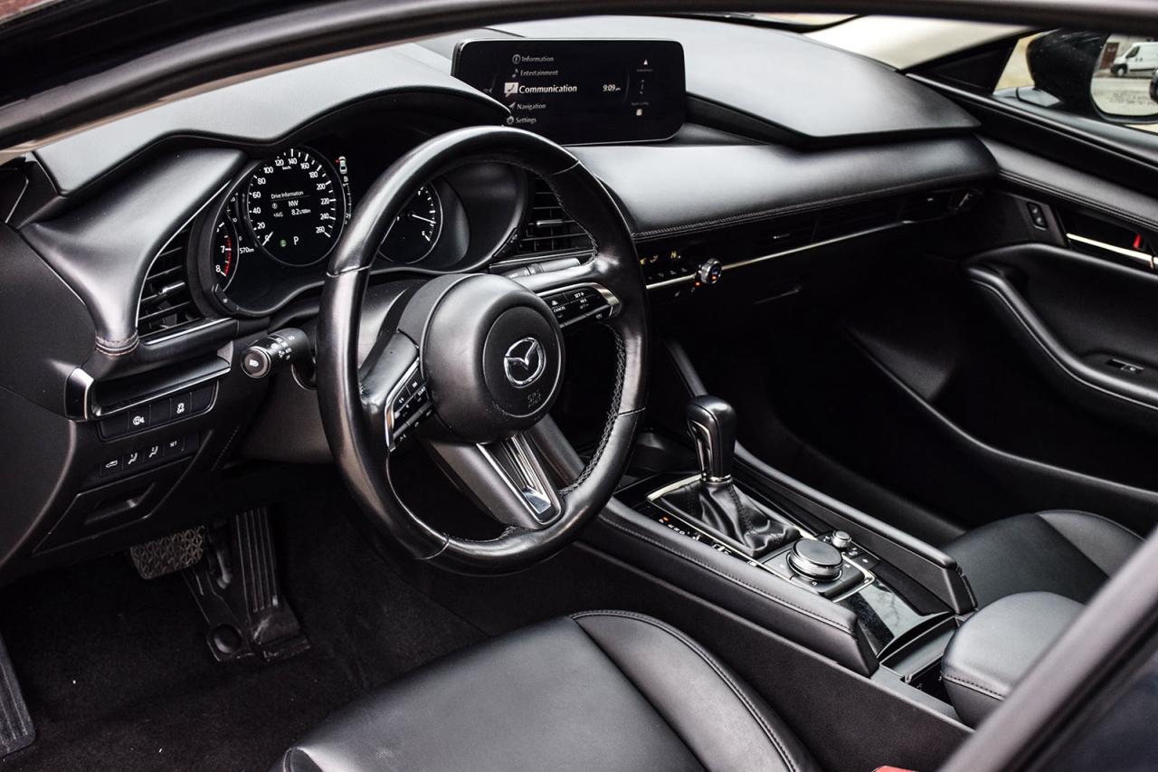 2025 Mazda MAZDA3 GS-L / NO ACCIDENT / SUNROOF / LEATHER/CARPLAY Photo