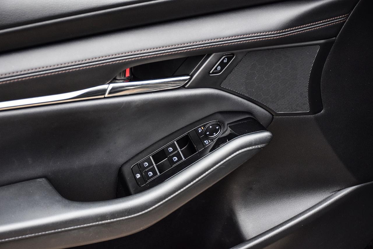 2025 Mazda MAZDA3 GS-L / NO ACCIDENT / SUNROOF / LEATHER/CARPLAY Photo