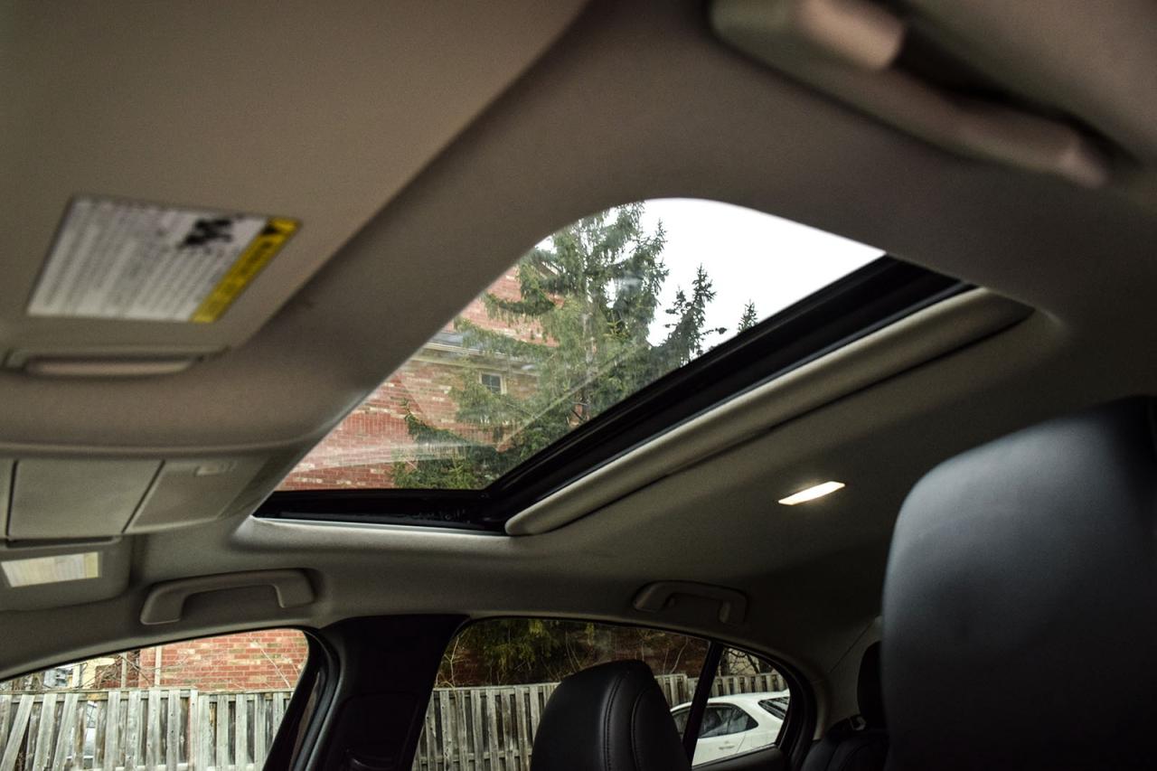 2025 Mazda MAZDA3 GS-L / NO ACCIDENT / SUNROOF / LEATHER/CARPLAY Photo