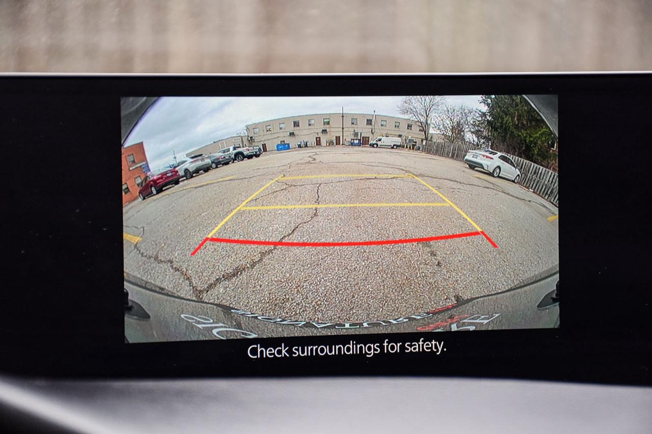 2025 Mazda MAZDA3 GS-L / NO ACCIDENT / SUNROOF / LEATHER/CARPLAY Photo