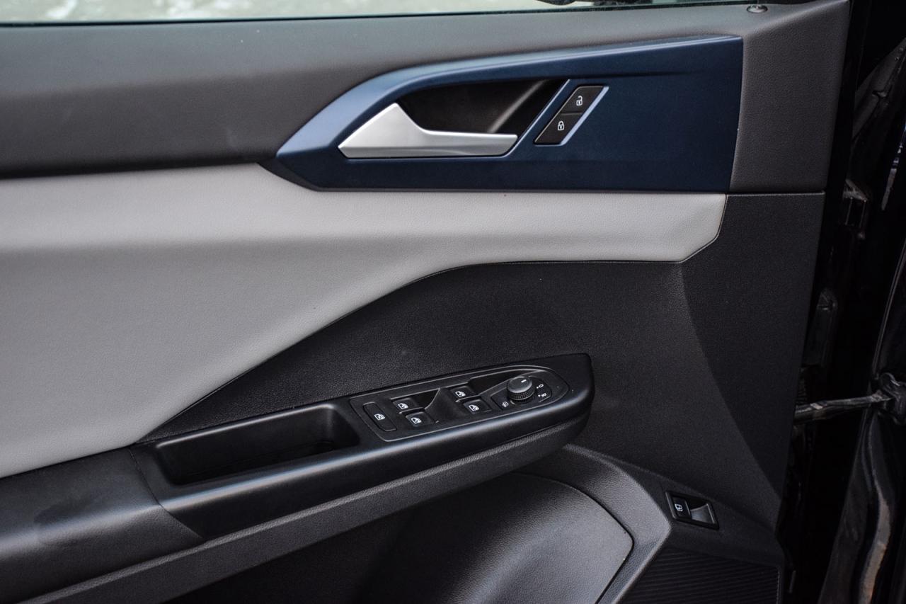 2022 Volkswagen Taos Comfortline AWD No Accident Digital Dash Panoroof Photo