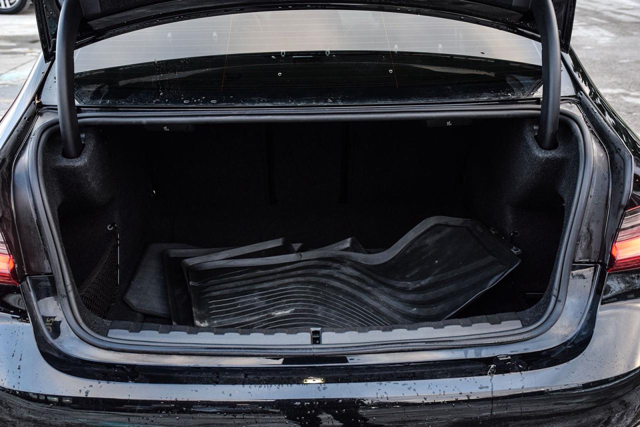 2022 BMW 3 Series 330i xDrive NO ACCIDENT DIGITAL COCKPIT SUNROOF Photo