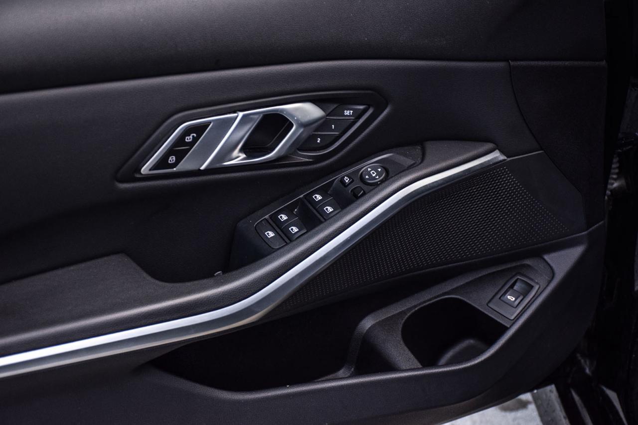 2022 BMW 3 Series 330i xDrive NO ACCIDENT DIGITAL COCKPIT SUNROOF Photo