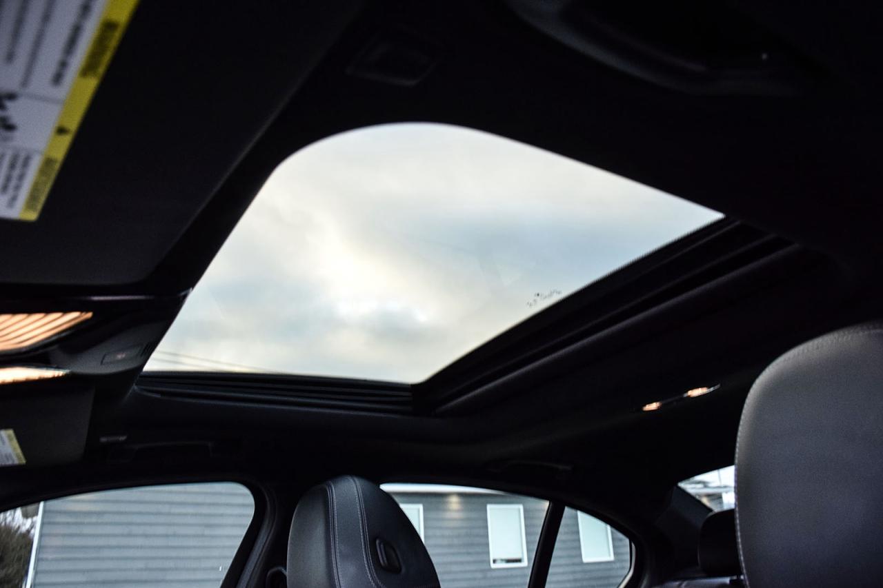 2022 BMW 3 Series 330i xDrive NO ACCIDENT DIGITAL COCKPIT SUNROOF Photo