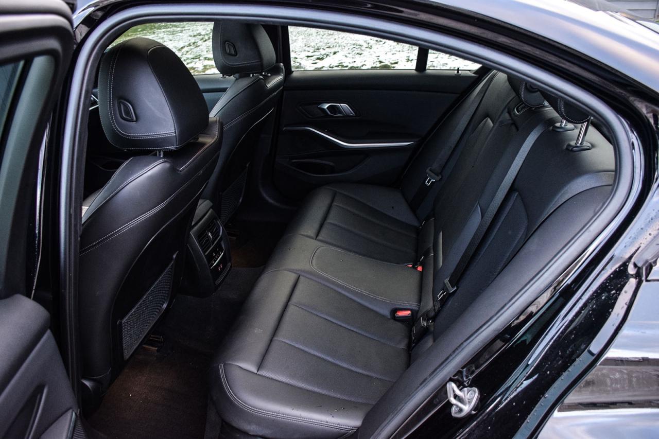 2022 BMW 3 Series 330i xDrive NO ACCIDENT DIGITAL COCKPIT SUNROOF Photo