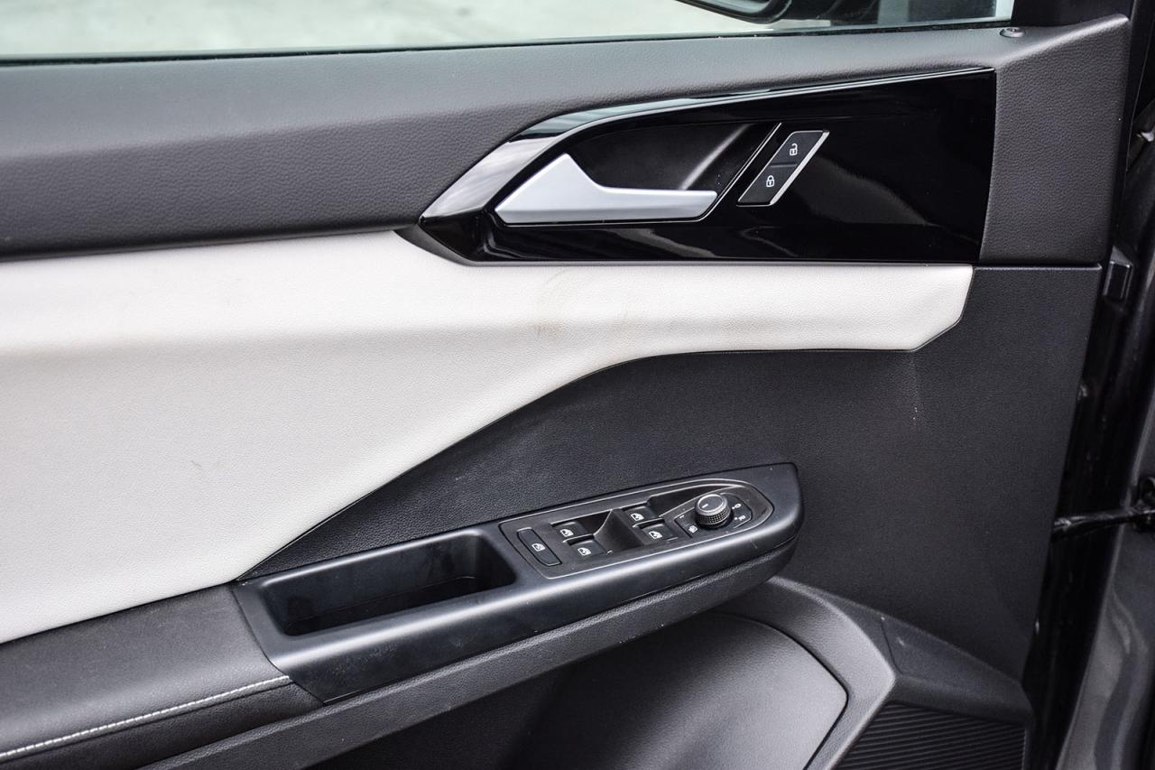 2025 Volkswagen Taos Trendline NO ACCIDENT BSM ADAPTIVE CRUISE Photo