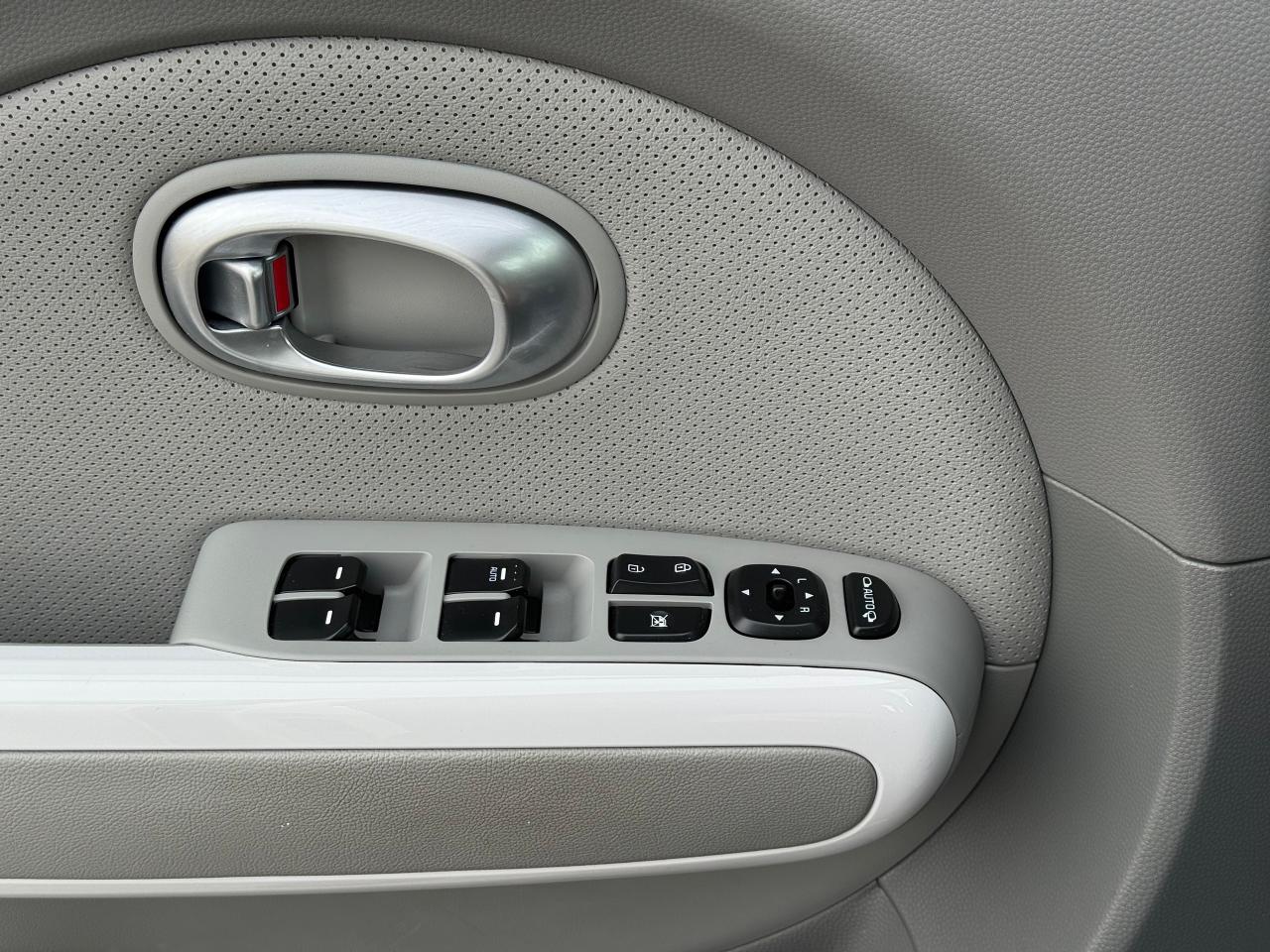 2016 Kia Soul EV Luxury **FULLY ELECTRIC** Photo