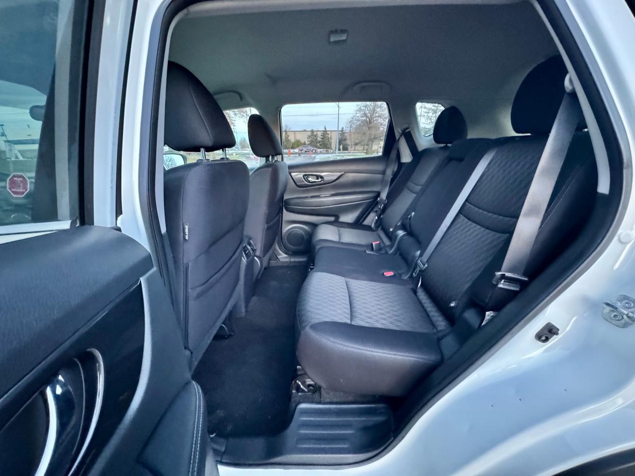 2017 Nissan Rogue AWD 4dr SV Photo