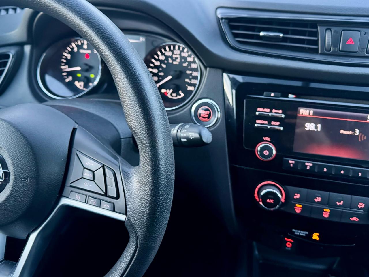 2017 Nissan Rogue AWD 4dr SV Photo