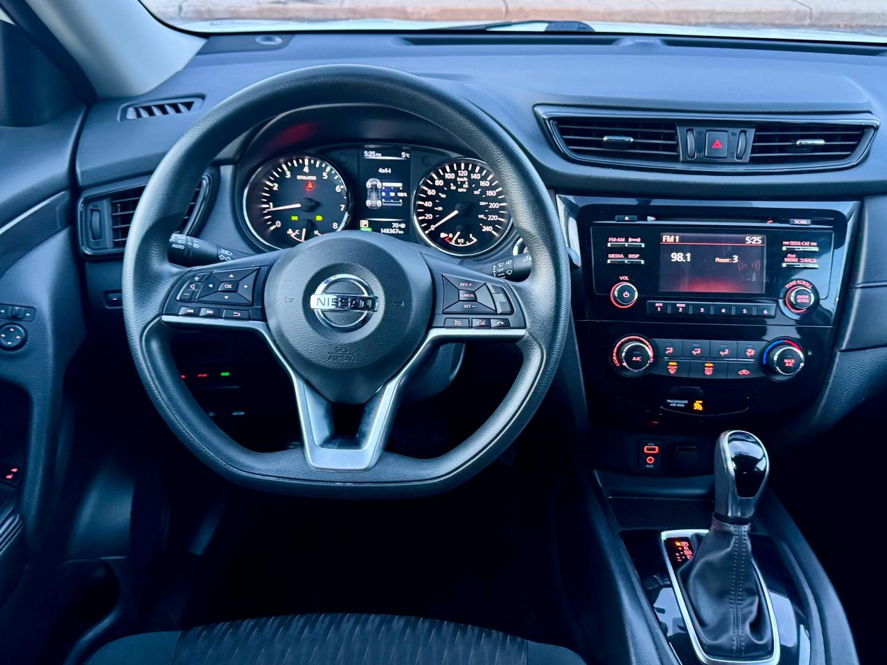 2017 Nissan Rogue AWD 4dr SV Photo