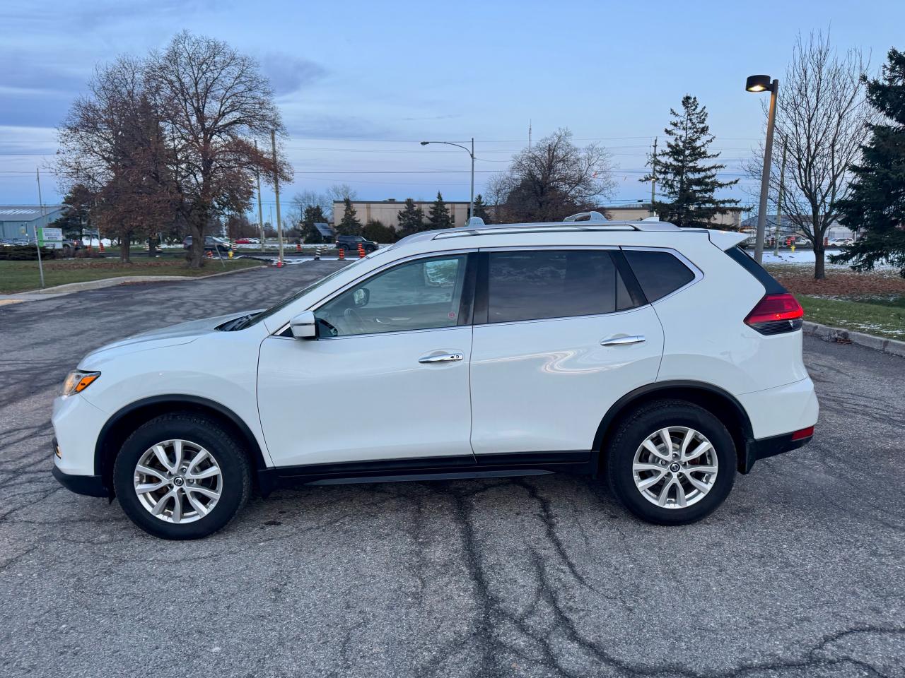 2017 Nissan Rogue AWD 4dr SV Photo
