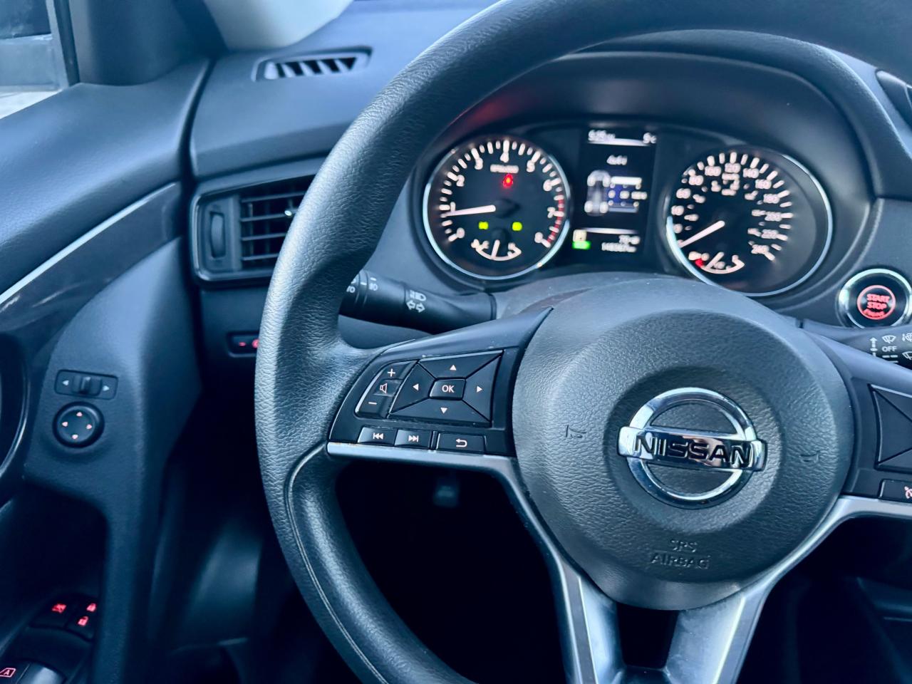 2017 Nissan Rogue AWD 4dr SV Photo