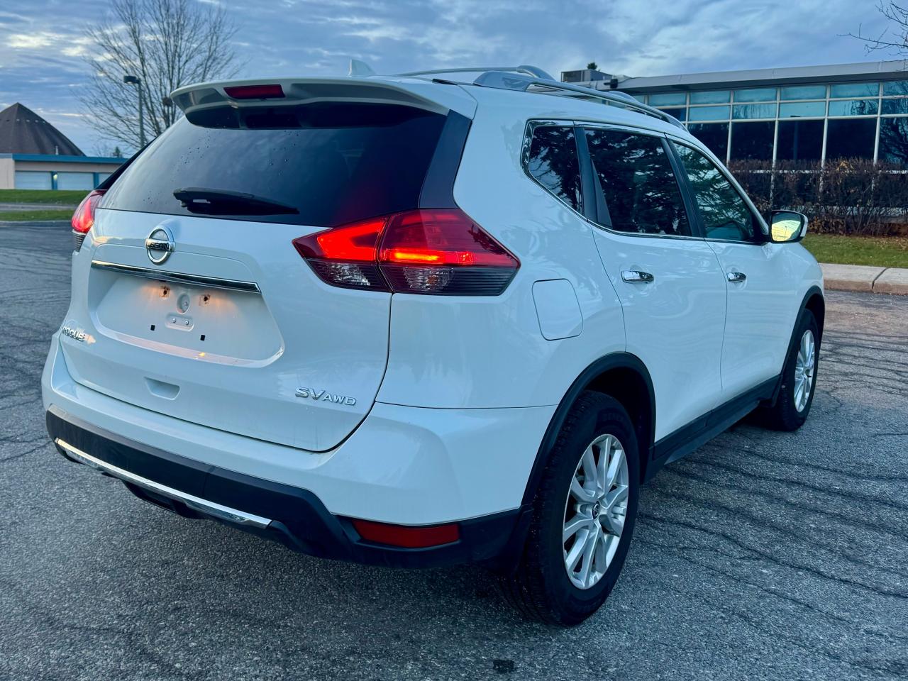 2017 Nissan Rogue AWD 4dr SV Photo