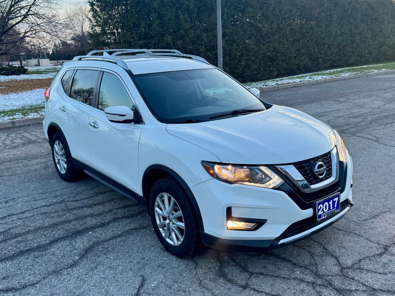 2017 Nissan Rogue AWD 4dr SV Photo2