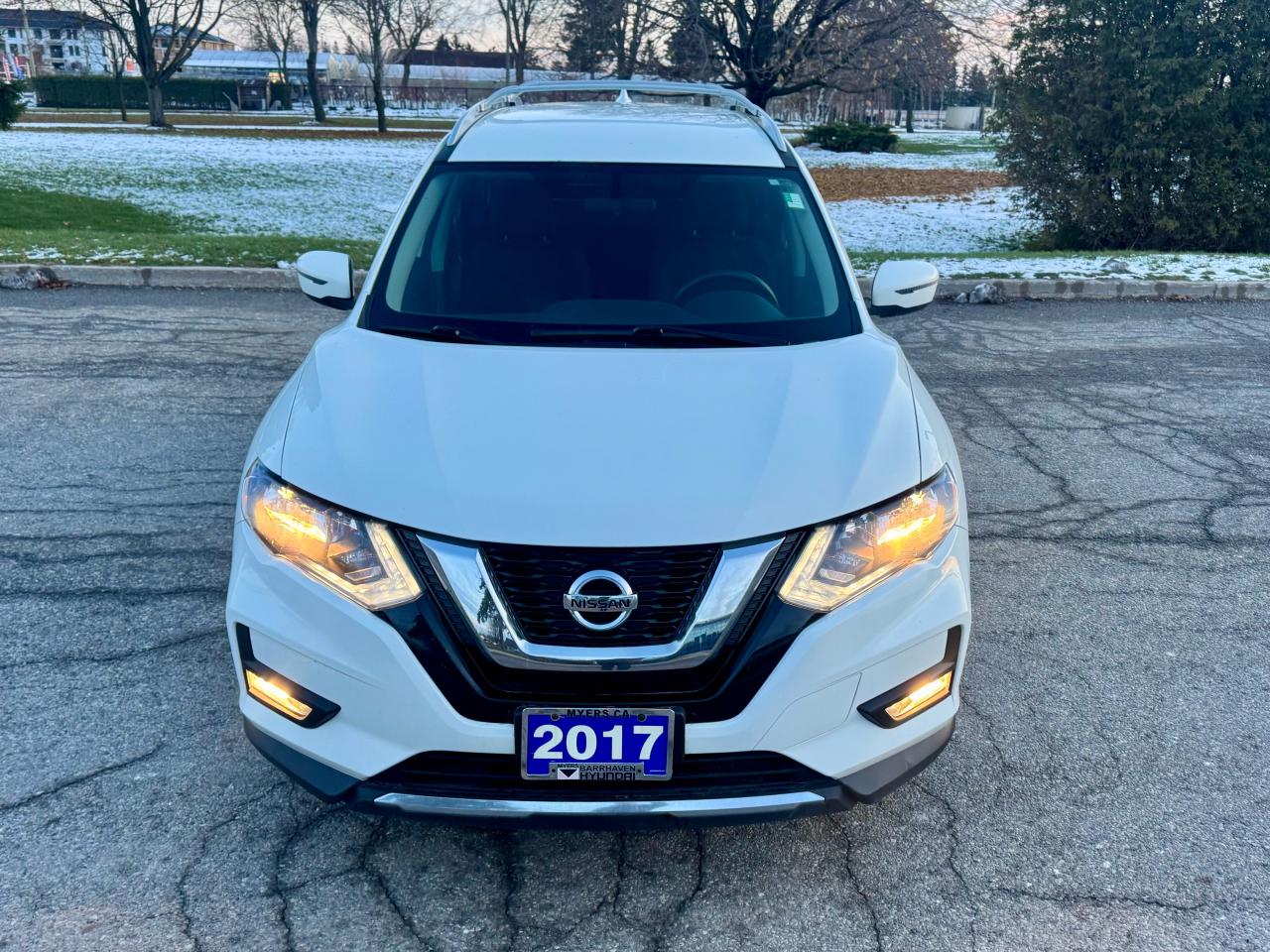 2017 Nissan Rogue AWD 4dr SV Photo3