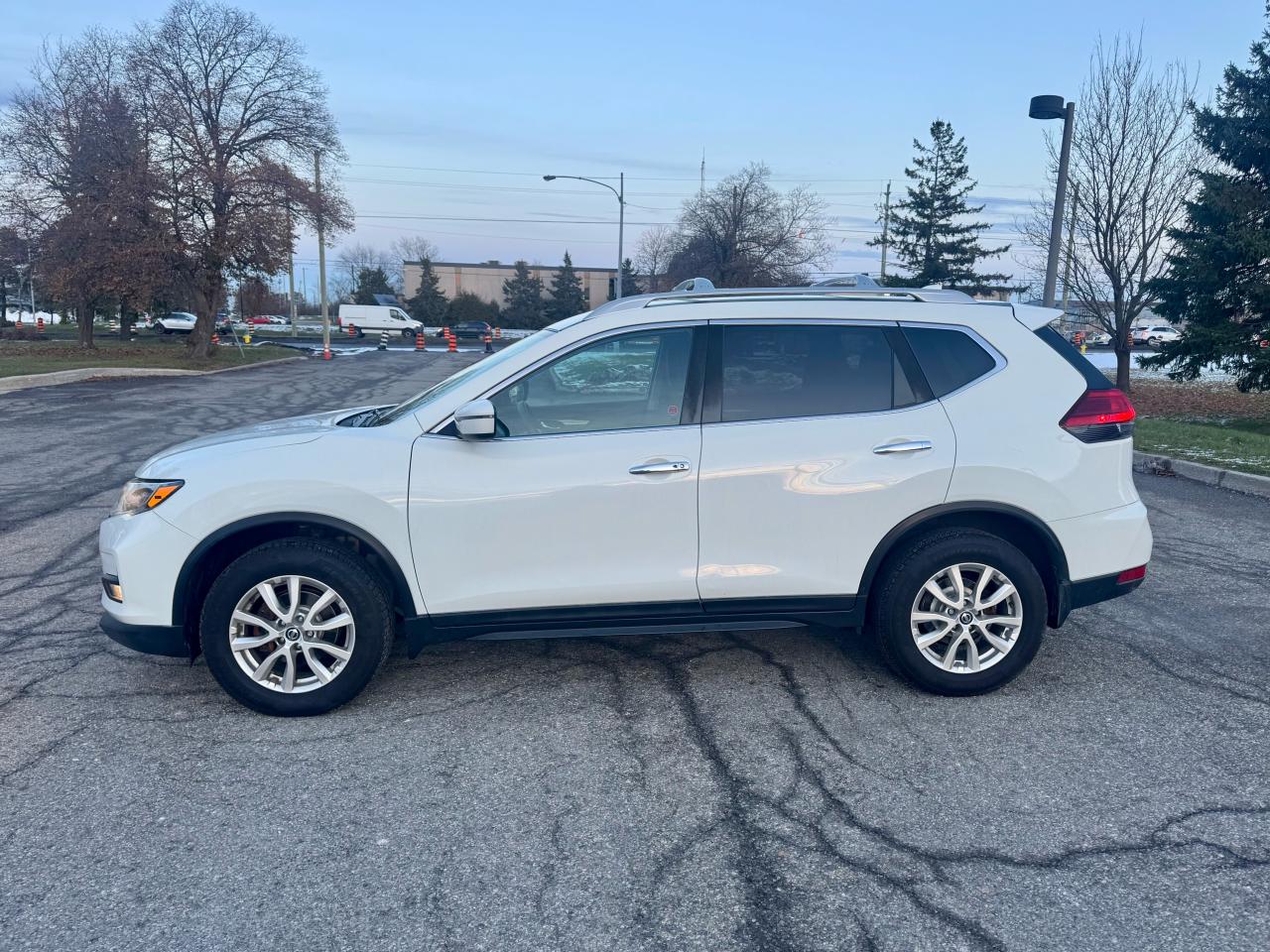 2017 Nissan Rogue AWD 4dr SV Photo