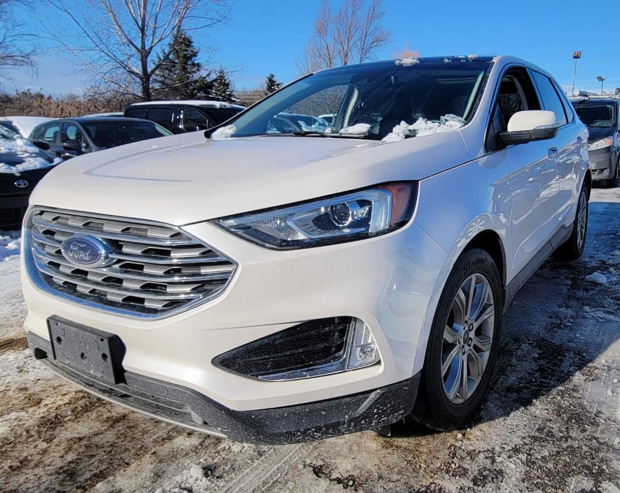 2019 Ford Edge Titanium Photo2