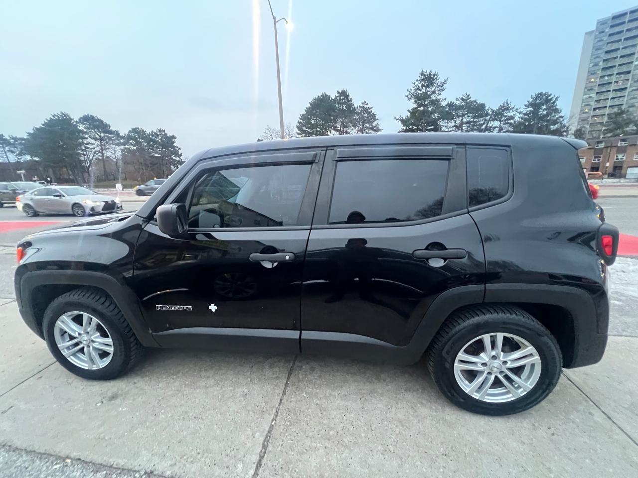 2015 Jeep Renegade Sport-EXTRA CLEAN-AUTOMATIC & MORE! Photo3