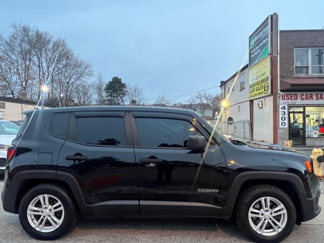2015 Jeep Renegade Sport-EXTRA CLEAN-AUTOMATIC & MORE! Photo