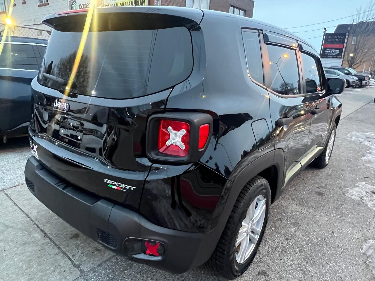 2015 Jeep Renegade Sport-EXTRA CLEAN-AUTOMATIC & MORE! Photo