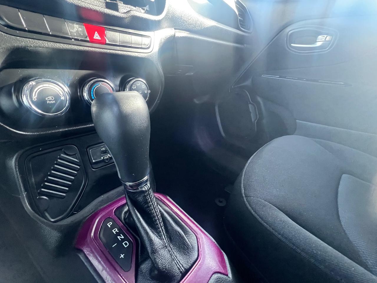 2015 Jeep Renegade Sport-EXTRA CLEAN-AUTOMATIC & MORE! Photo