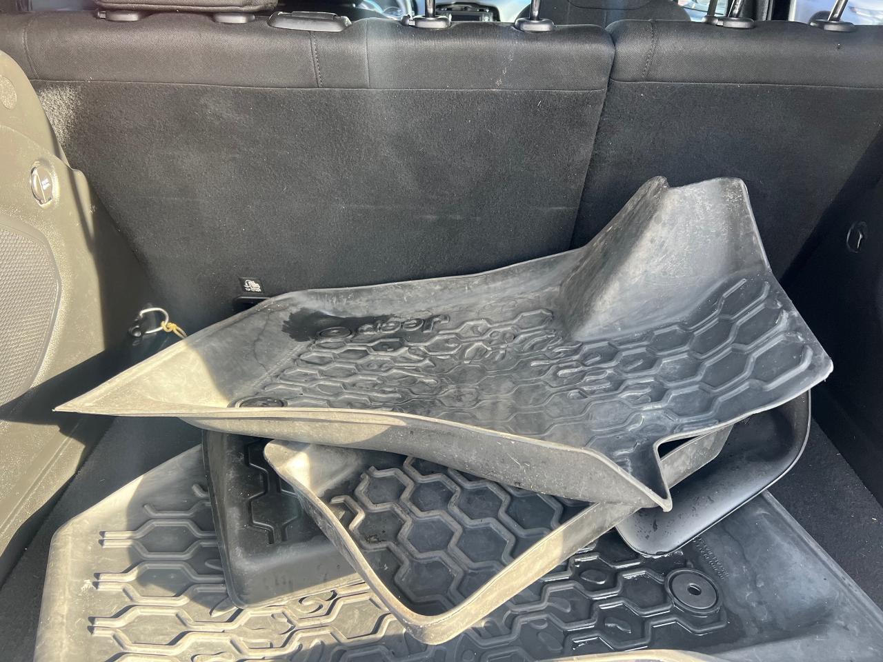 2015 Jeep Renegade Sport-EXTRA CLEAN-AUTOMATIC & MORE! Photo