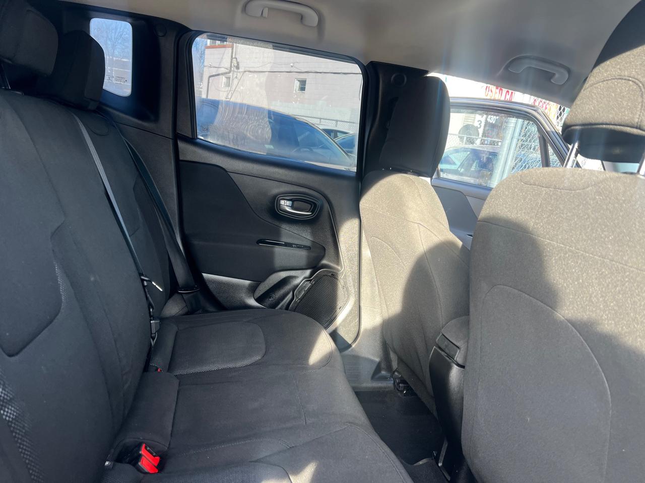 2015 Jeep Renegade Sport-EXTRA CLEAN-AUTOMATIC & MORE! Photo