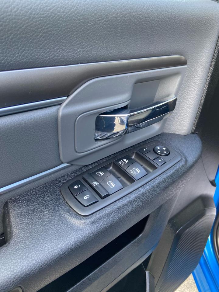 2023 RAM 1500 Classic SLT Photo18