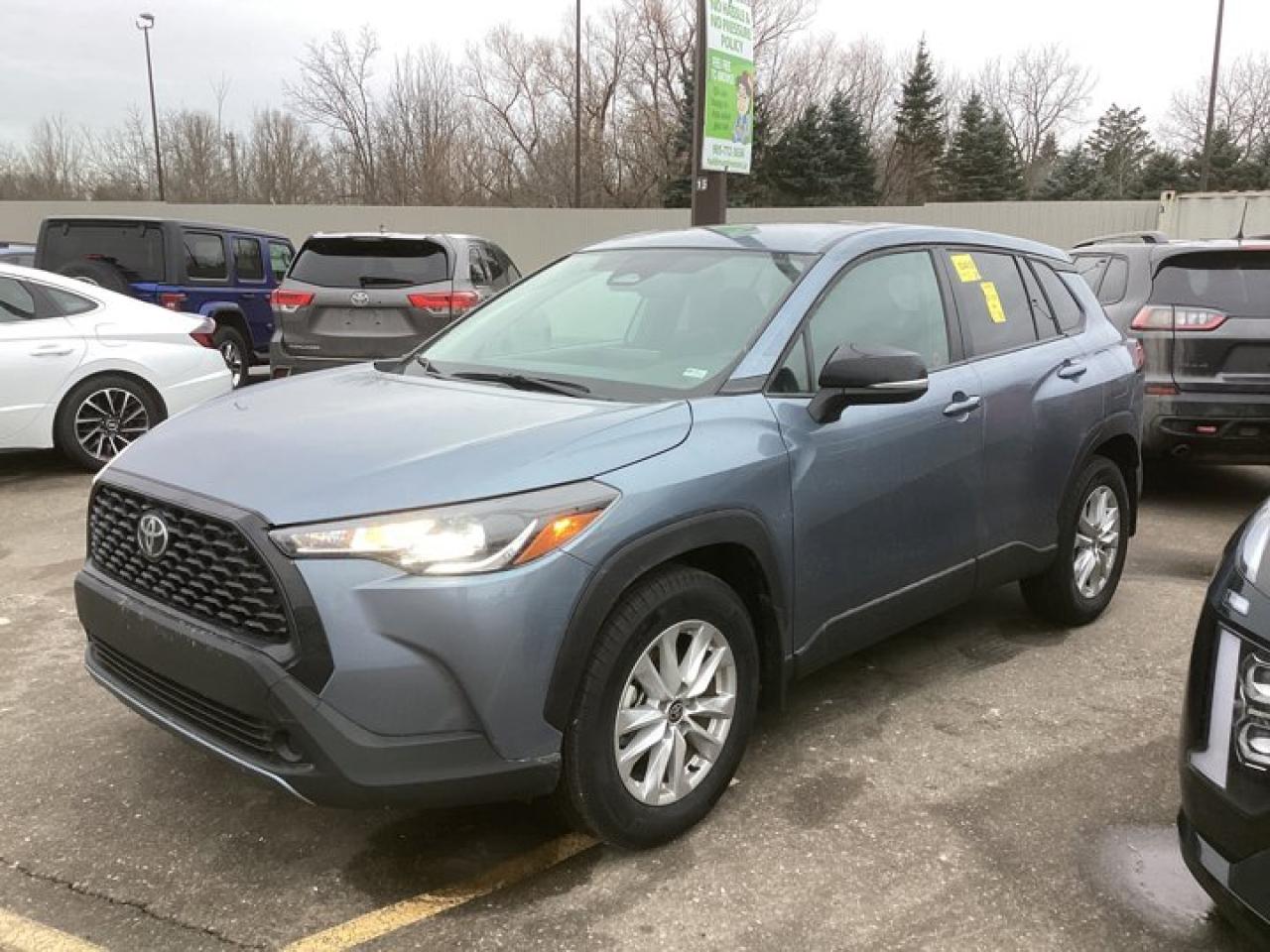 2025 Toyota Corolla Cross LE Photo0