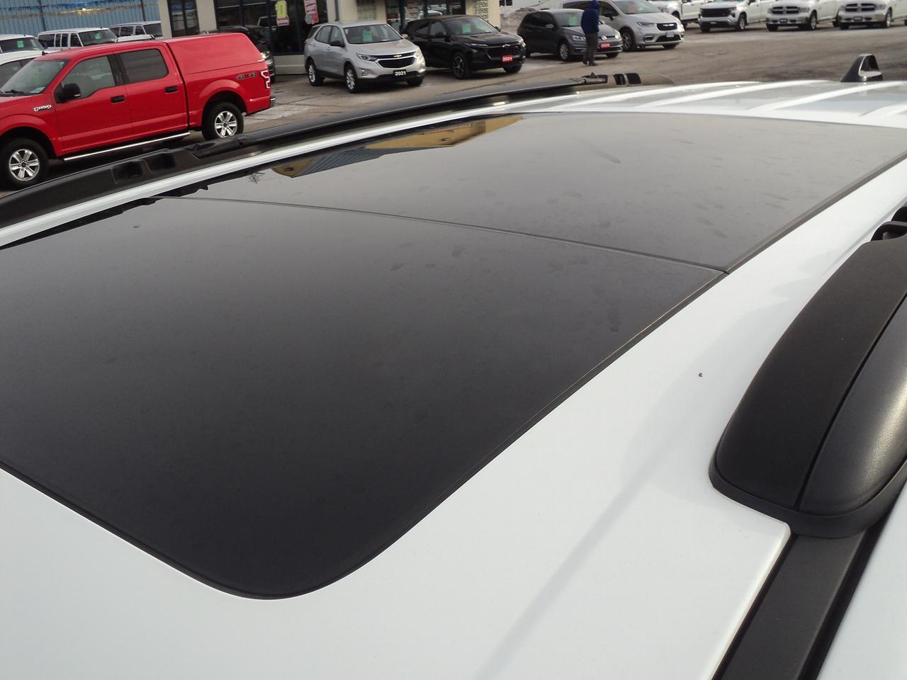 2024 Chrysler Pacifica TOURING-L FWD 3.6L6cyl PanoramicRoof HeatedSeats Photo