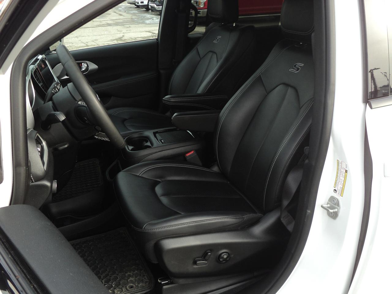 2024 Chrysler Pacifica TOURING-L FWD 3.6L6cyl PanoramicRoof HeatedSeats Photo