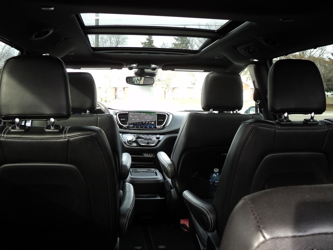 2024 Chrysler Pacifica TOURING-L FWD 3.6L6cyl PanoramicRoof HeatedSeats Photo