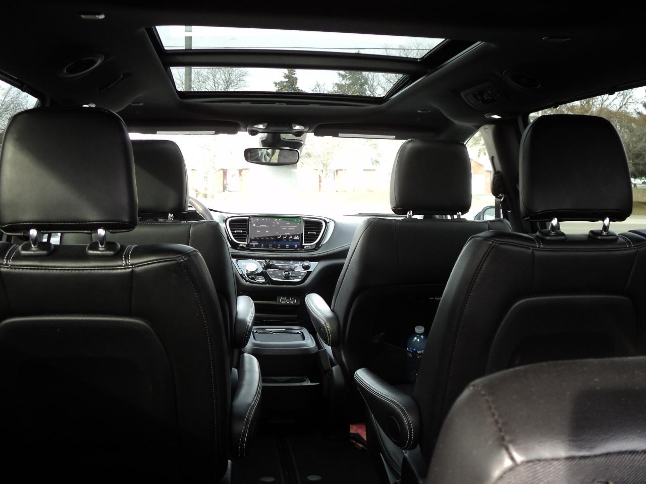 2024 Chrysler Pacifica TOURING-L FWD 3.6L6cyl PanoramicRoof HeatedSeats Photo