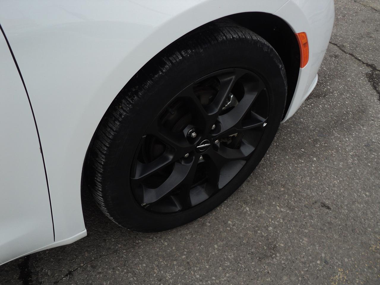 2024 Chrysler Pacifica TOURING-L FWD 3.6L6cyl PanoramicRoof HeatedSeats Photo