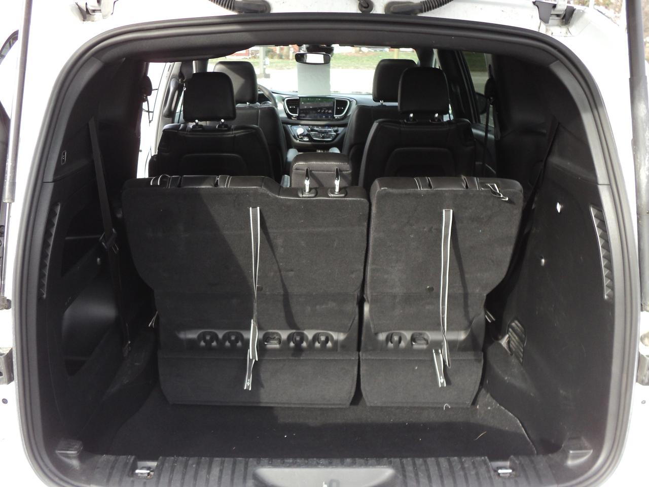 2024 Chrysler Pacifica TOURING-L FWD 3.6L6cyl PanoramicRoof HeatedSeats Photo