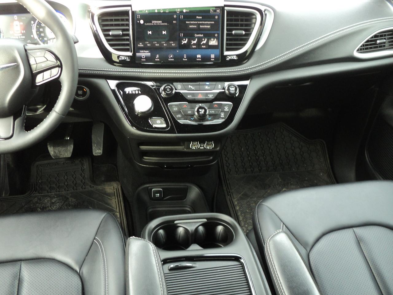 2024 Chrysler Pacifica TOURING-L FWD 3.6L6cyl PanoramicRoof HeatedSeats Photo