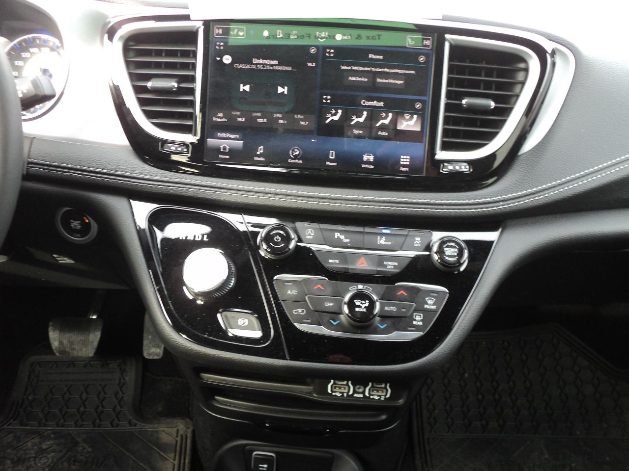 2024 Chrysler Pacifica TOURING-L FWD 3.6L6cyl PanoramicRoof HeatedSeats Photo